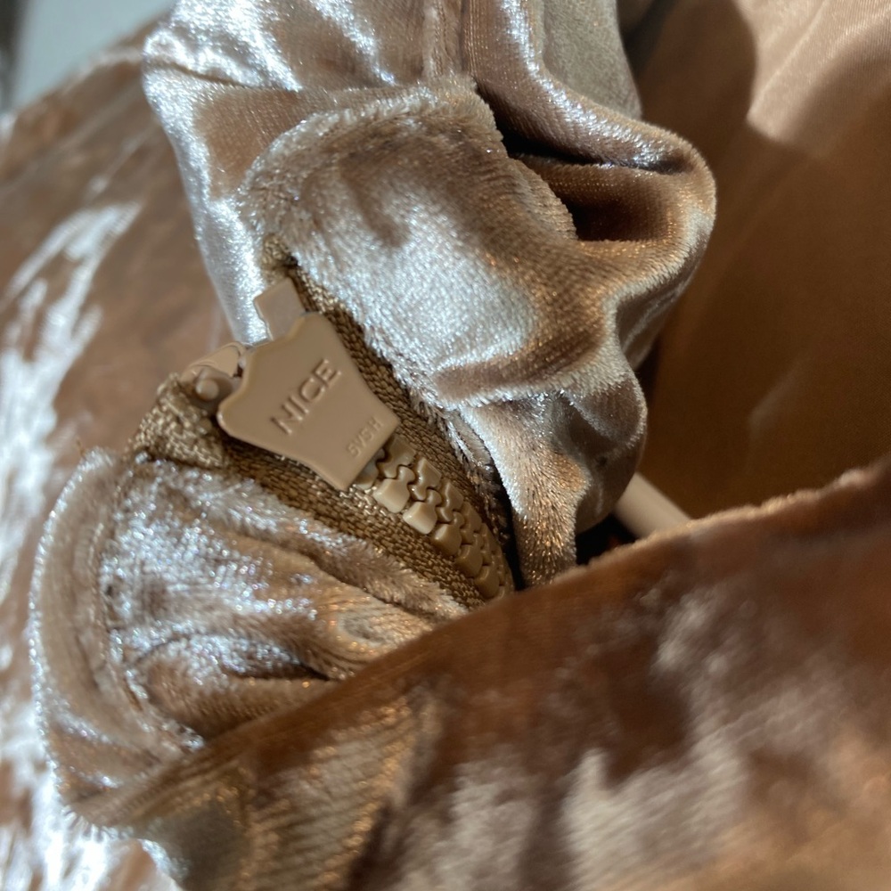 Fabletics Medium size Light Pink Velvet Women's puffer Jacket. - Picture 6 of 9